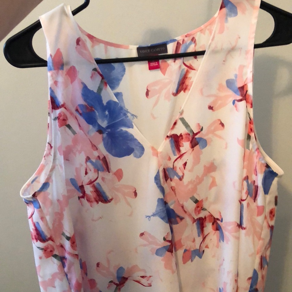 Float Vince Camuto top